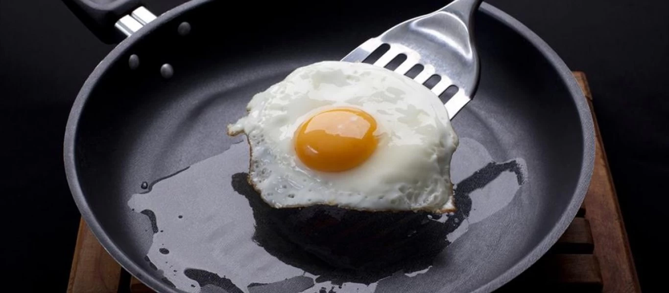 Αντικολλητικά τηγάνια: Μέχρι πόση θερμοκρασία πρέπει να φτάνουν - Κάθε πότε να τα αλλάζετε